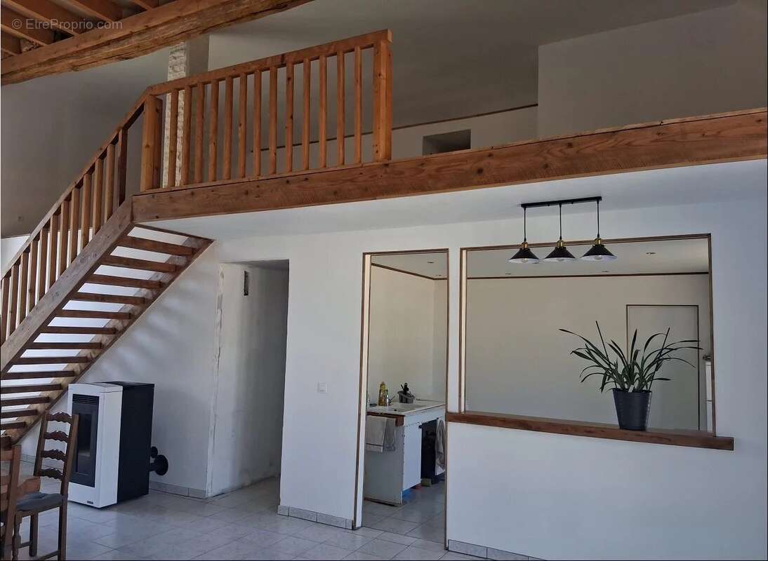 Maison 173 m² à Racines  - photo 3
