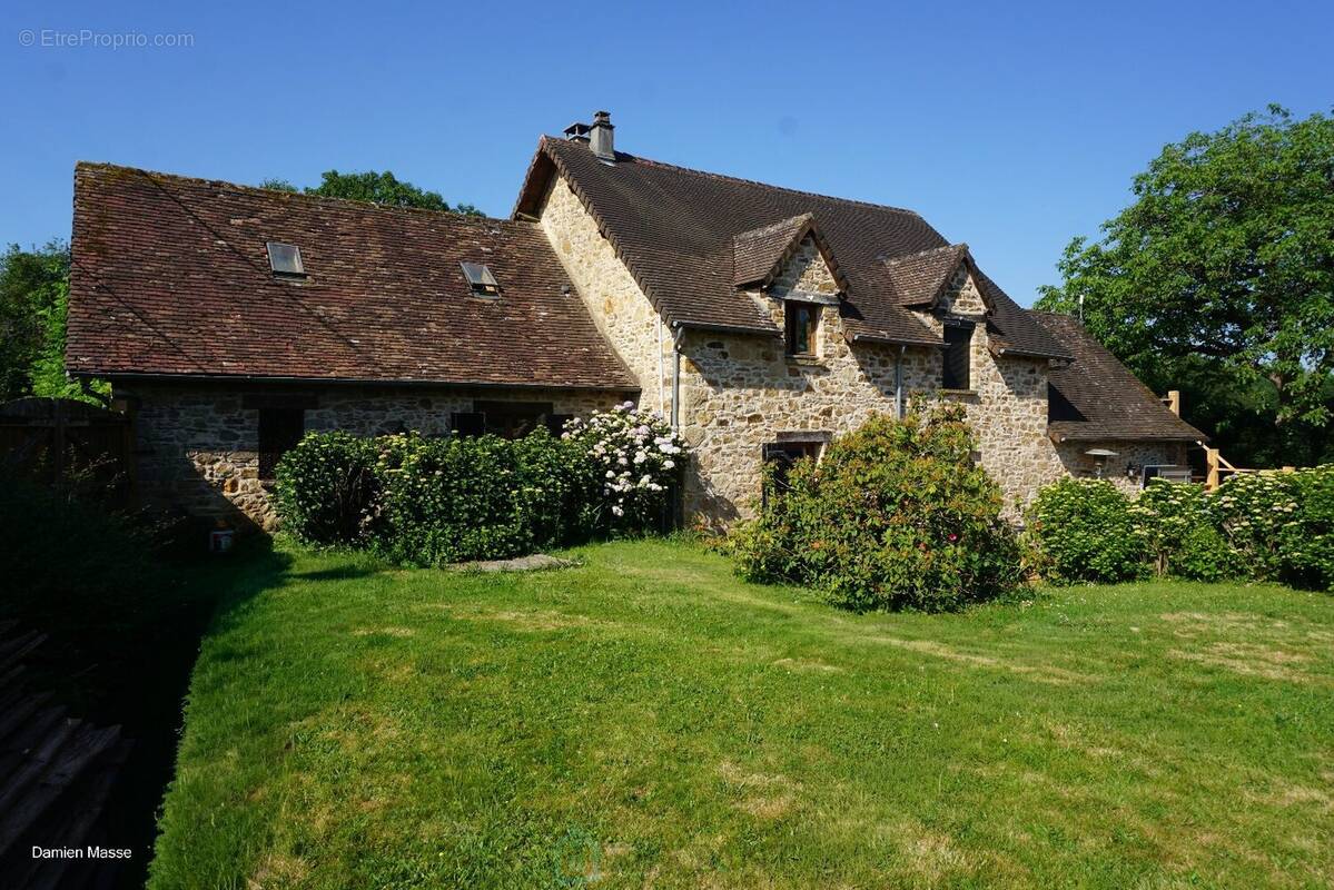 Maison à SAINT-PRIEST-LES-FOUGERES