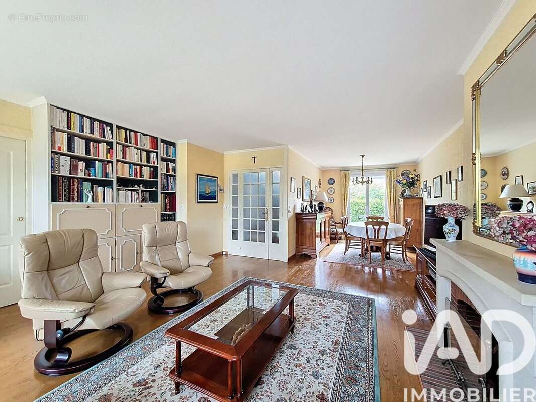 Photo 3 - Maison à LE MESNIL-SAINT-DENIS