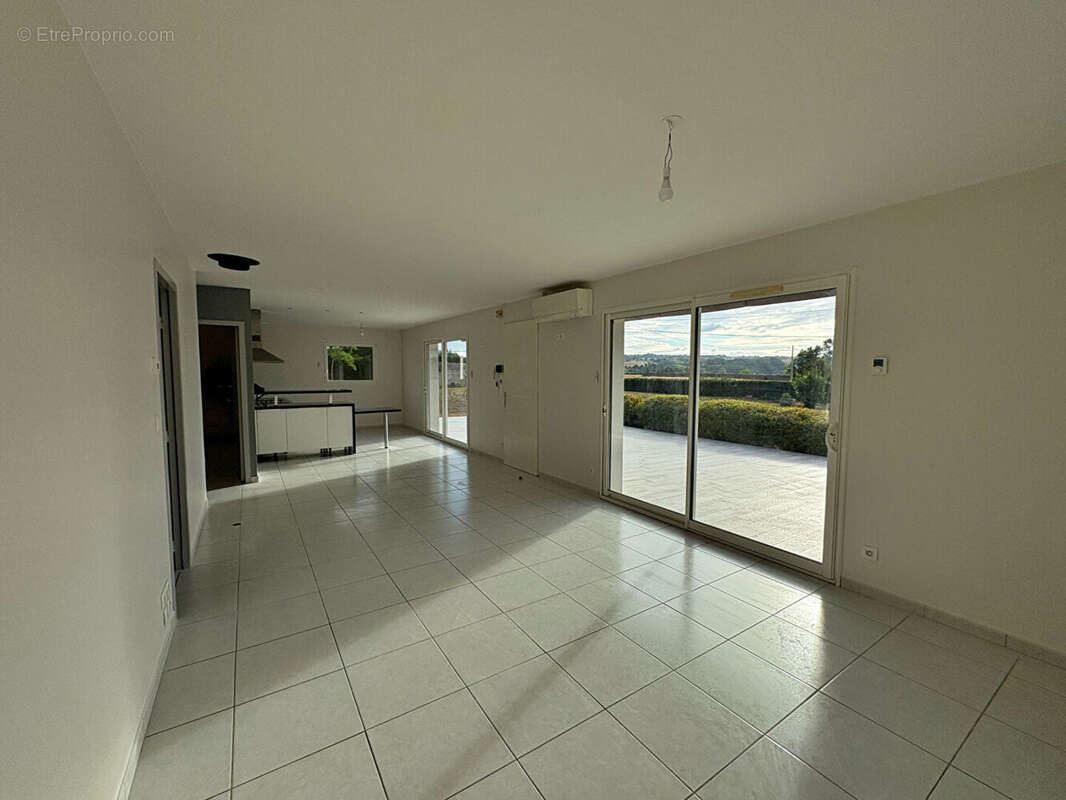 Commerce à BRIENNON