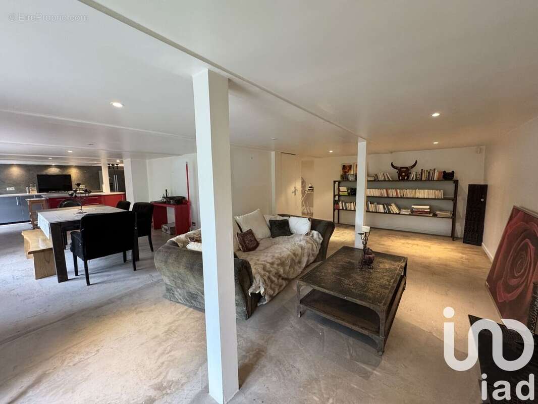 Photo 2 - Commerce à COGOLIN