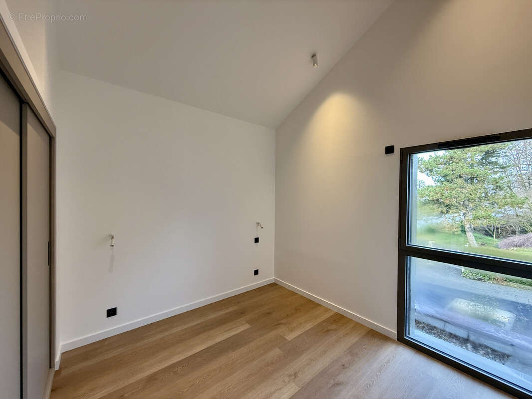 Maison à CRUSEILLES