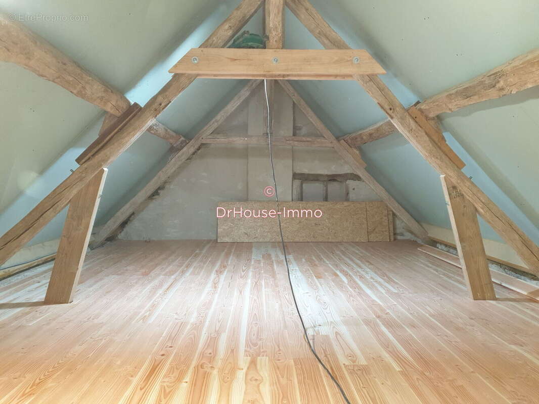 Maison 240 m² à Saint-Yrieix-La-Perche  - photo 4