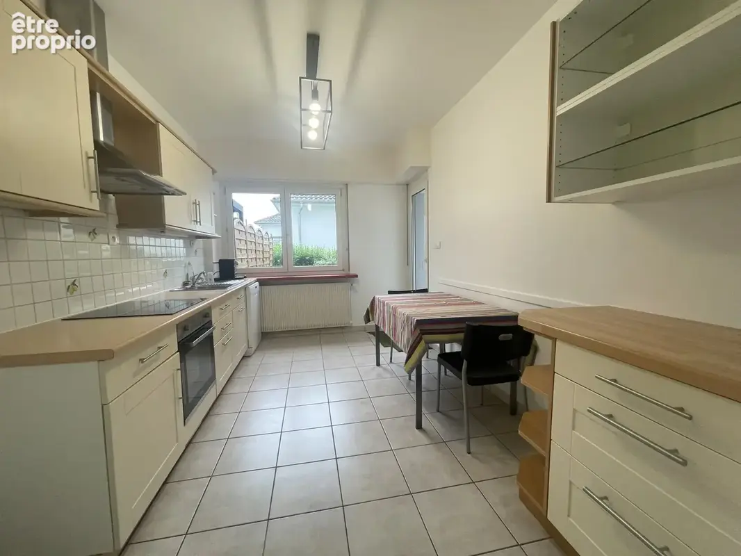 Maison aux allures modernes dans un cadre verdoyant - photo 4