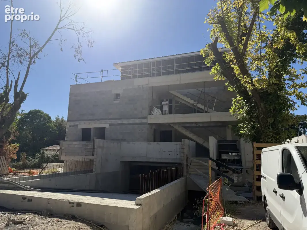 Appartement avec balcon - Parking sécurisé et notaire réduits - photo 2