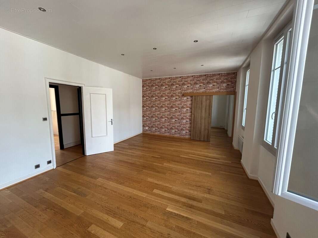 Appartement 201 m² à Tulle  - photo 6