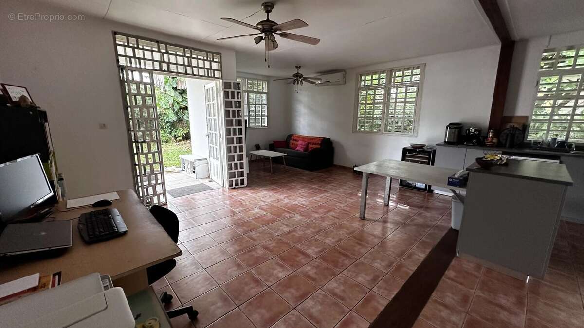 Maison à REMIRE-MONTJOLY