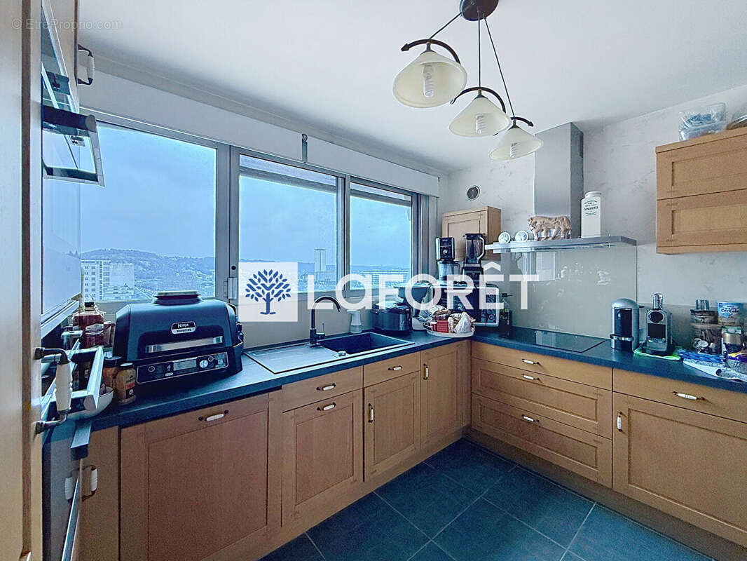 Appartement rénové avec vue dégagée ? Coup de coeur assuré ! - photo 5