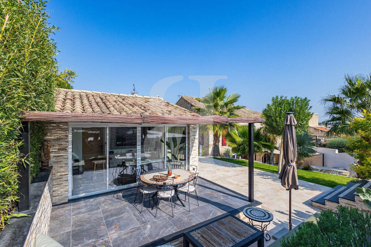 Maison à L&#039;ISLE-SUR-LA-SORGUE