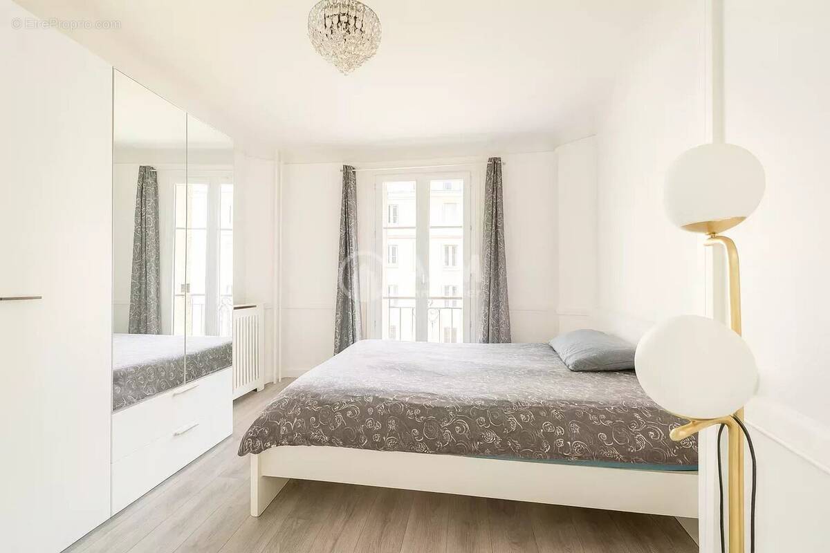Appartement à COURBEVOIE