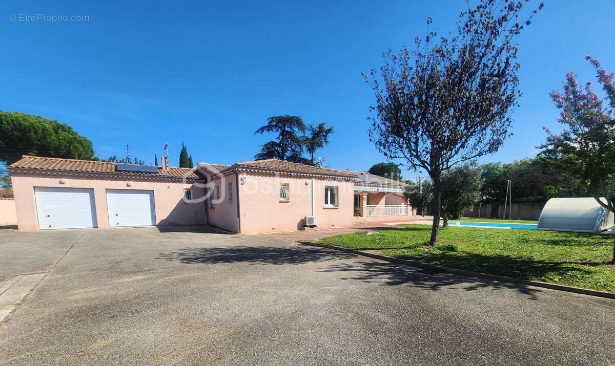 Villa d'exception avec piscine et vaste terrain - photo 4