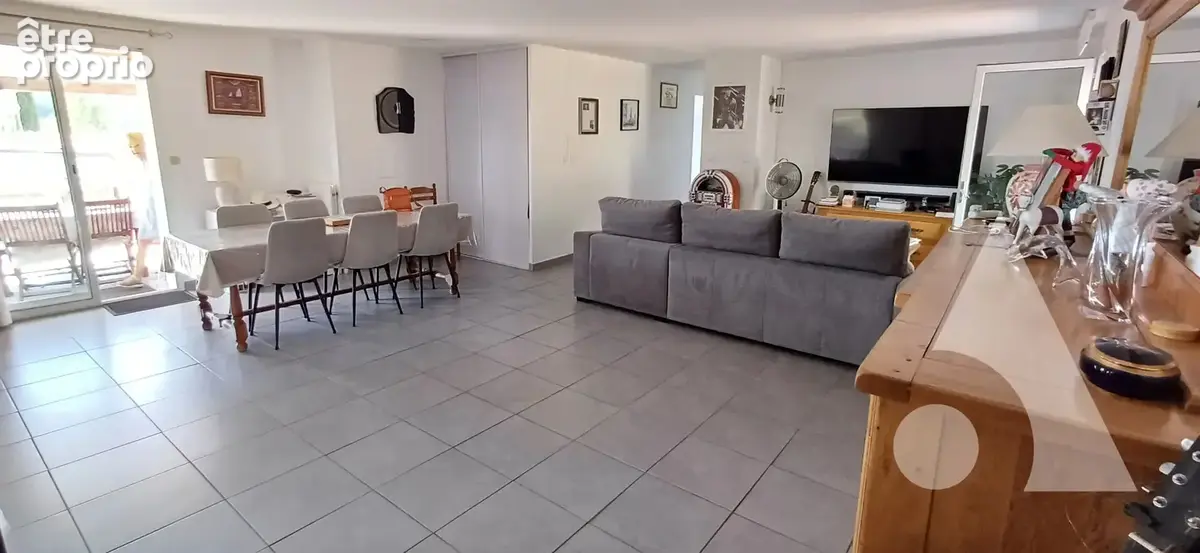 Maison de plain pied , 7 pièces de 156 m²  sur SALERNES avec garages et piscine - photo 4