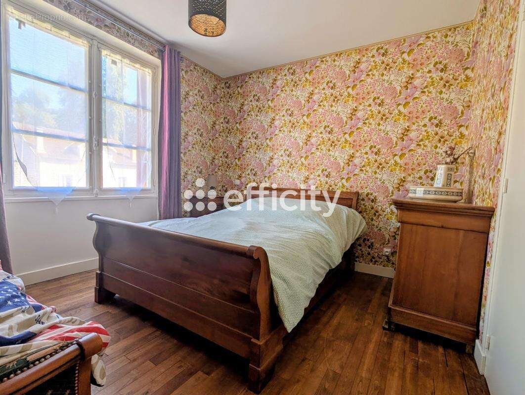 Maison à LE LARDIN-SAINT-LAZARE