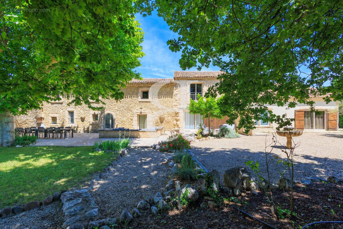 Maison à L'ISLE-SUR-LA-SORGUE