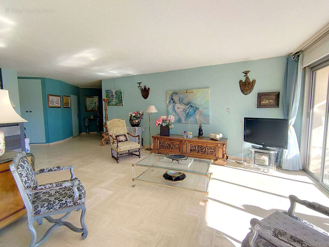 Appartement à MANDELIEU-LA-NAPOULE