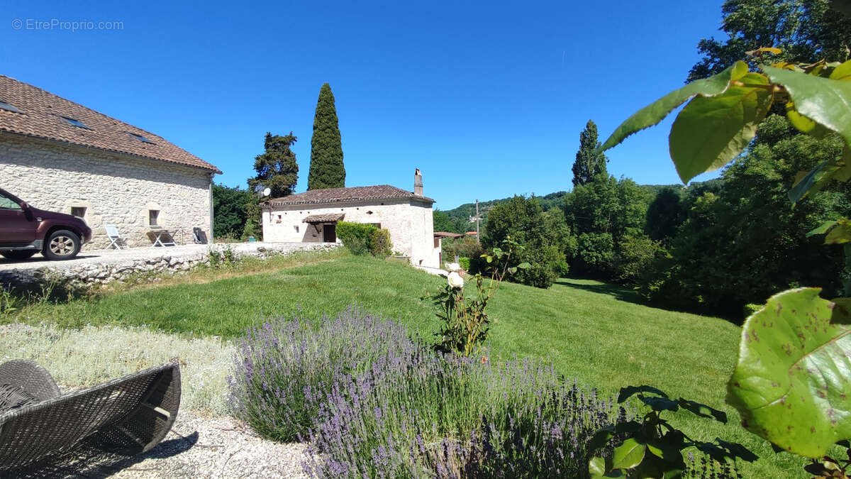 Maison à MONTAIGU-DE-QUERCY