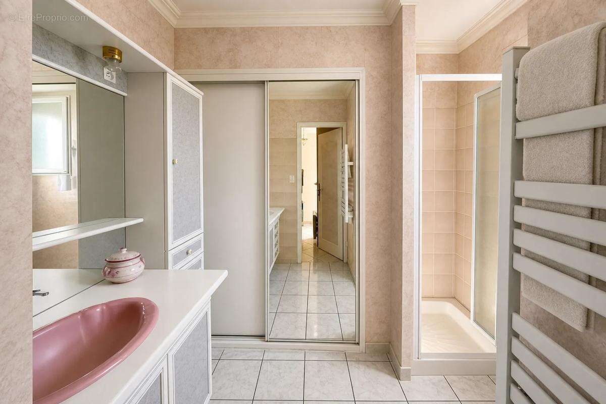 Maison 6 pièces de 187 m² avec appt indép., véranda, garages - photo 10