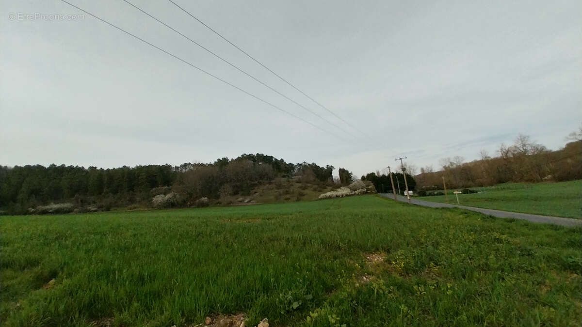 Terrain à CHATEAU-L'EVEQUE