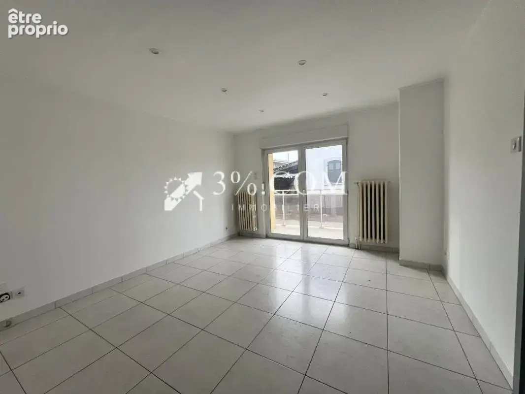3%COM Grand F4 avec balcon - cour et caves - photo 3