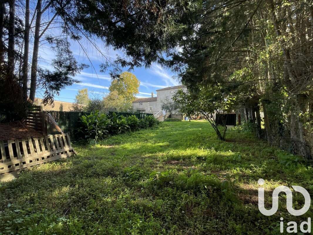 Photo 4 - Maison à LUSSAC-LES-CHATEAUX