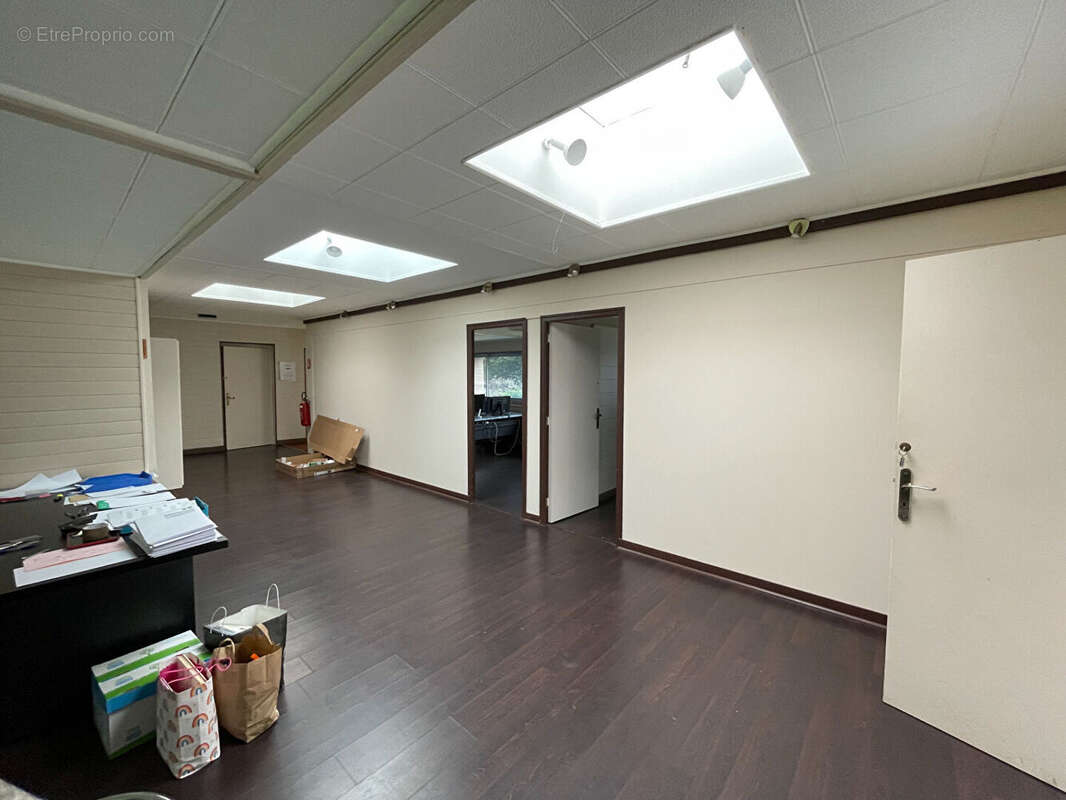 Commerce à SAINT-MARTIN-DES-CHAMPS