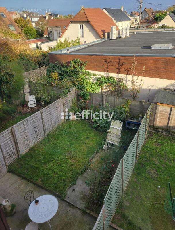 Maison à OUISTREHAM