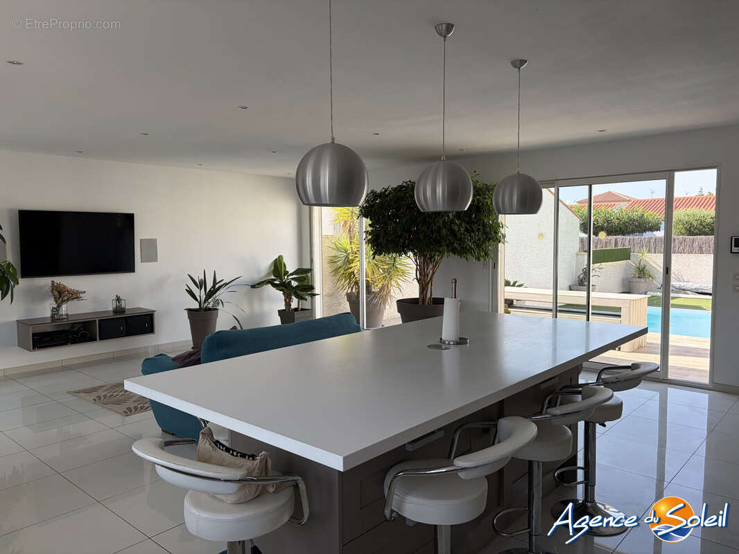 Maison 148 m² à Caves  - photo 2