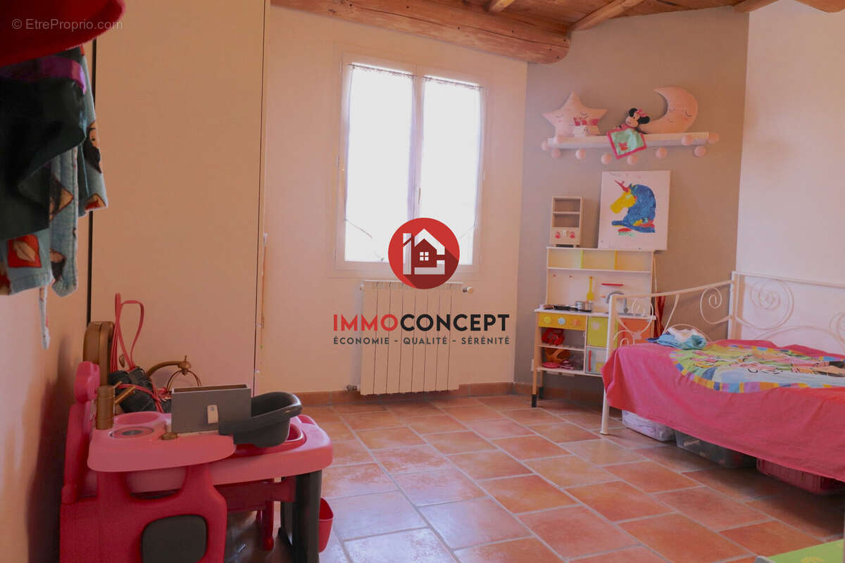 Appartement à BAGNOLS-SUR-CEZE