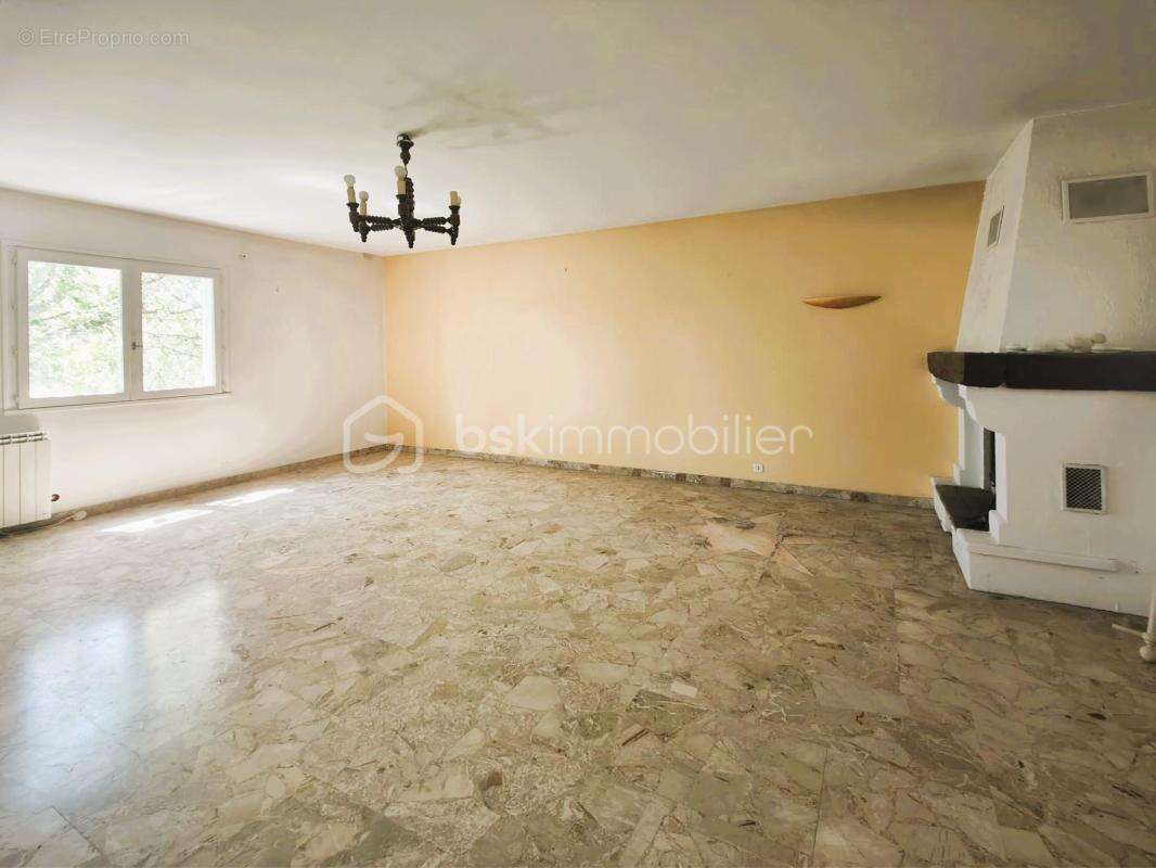 Propriété de caractère composée de deux logements, vastes dépendances et potentiel foncier - photo 4