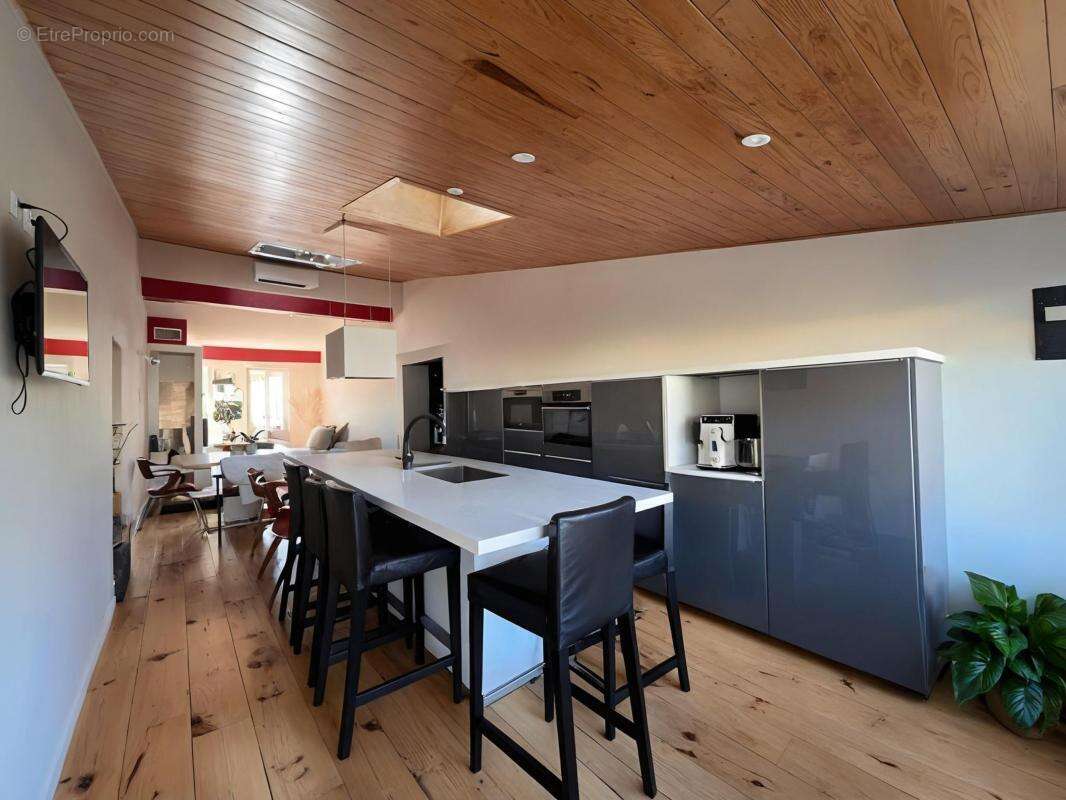 Commerce à SAINT-GEORGES-DE-DIDONNE