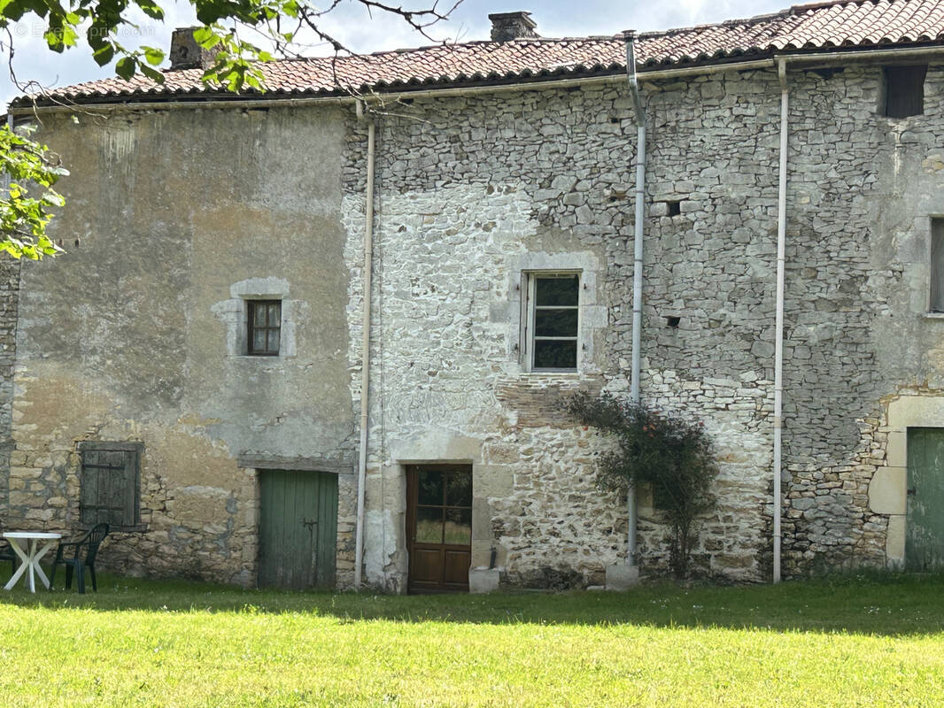 Maison à CELLEFROUIN