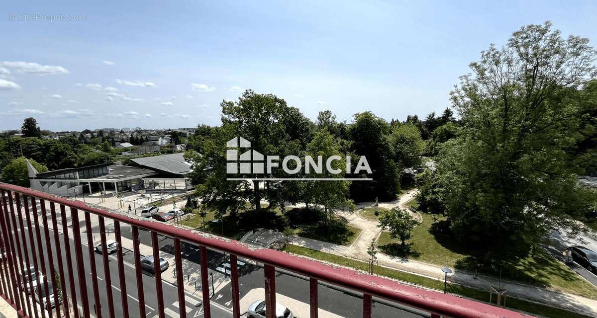 Appartement à SAINT-JEAN-DE-LA-RUELLE