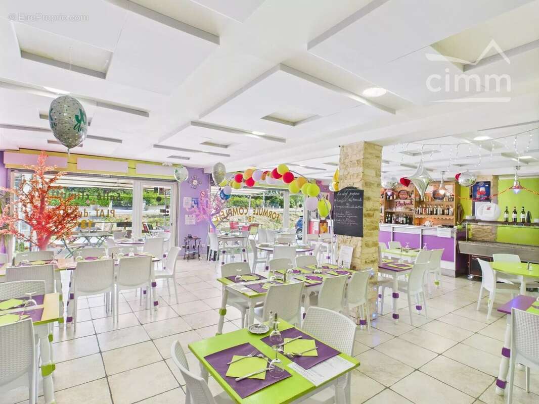 Commerce à LES MAGES