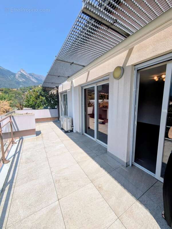 Dernier etage! tres jolie vue sur les montagnes ! - photo 13