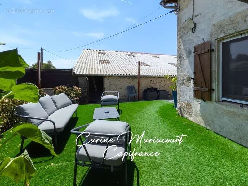 Maison en pierre rénovée de 173 m² – Terrain clos de plus de 4 500 m² – Dépendance de 155 m² – DPE C - photo 10