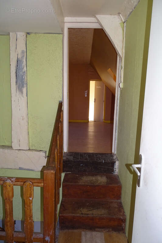 Maison à MONTSURS