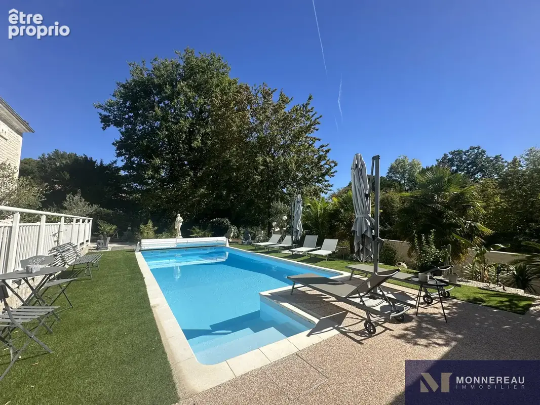 Magnifique maison de caractere avec piscine a saintes - photo 3