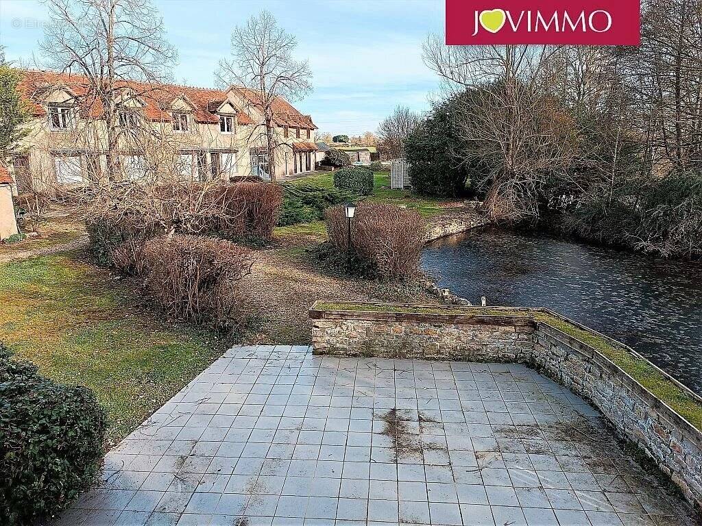 Maison à BESSAIS-LE-FROMENTAL