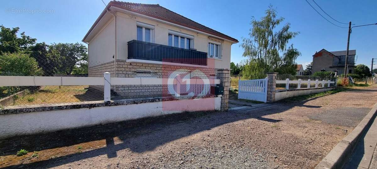Maison 104 m² à Coulanges-Les-Nevers  - photo 2