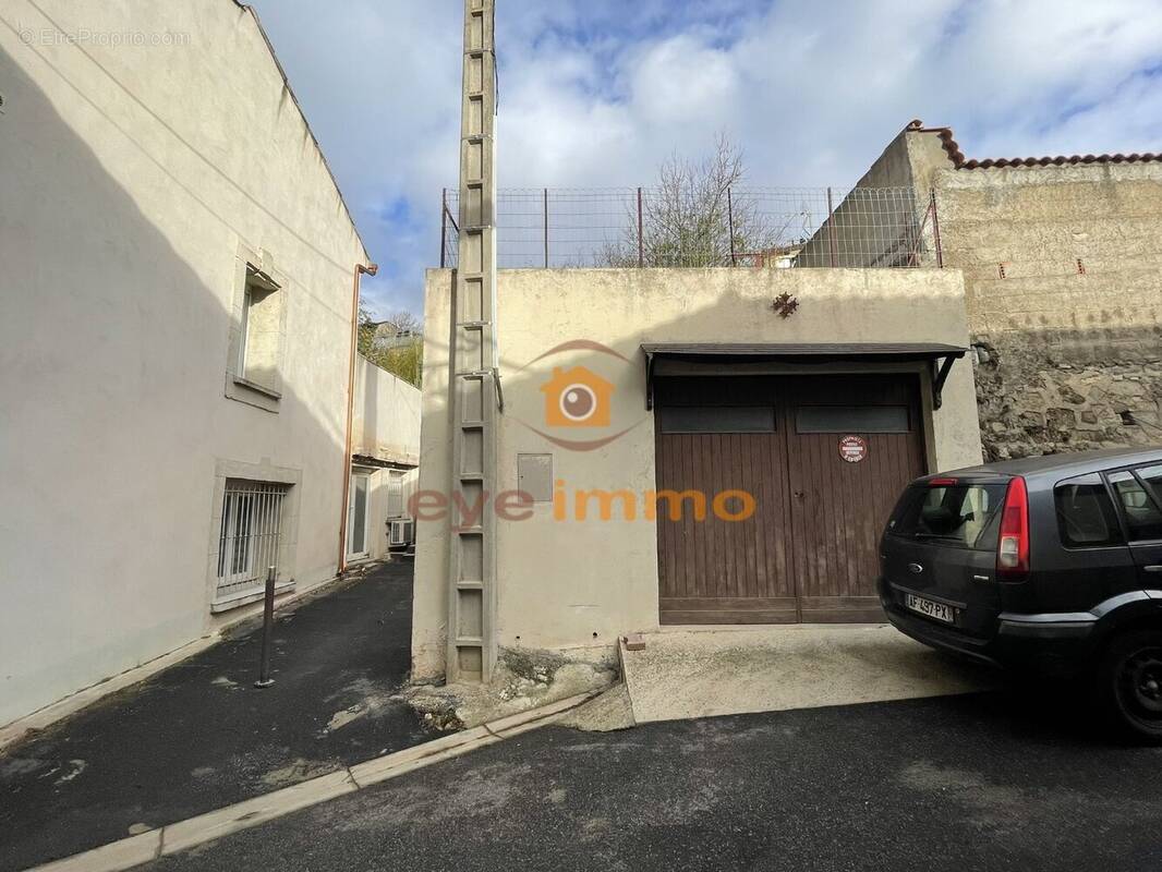 Commerce à LESPIGNAN