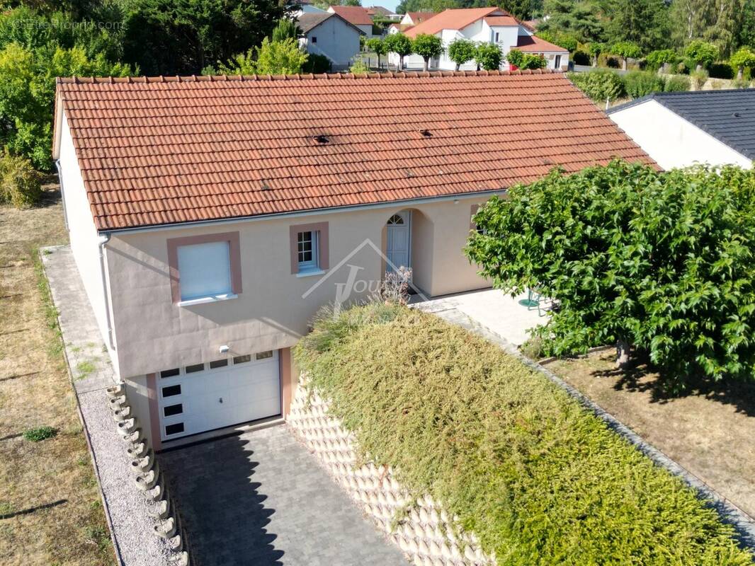 Photo Maison à Cognat-Lyonne au prix de 247 000€