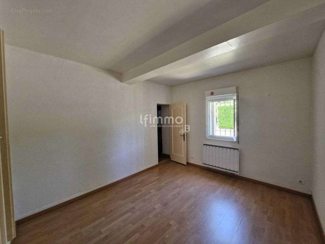 Maison à VILLENEUVE-LA-COMPTAL