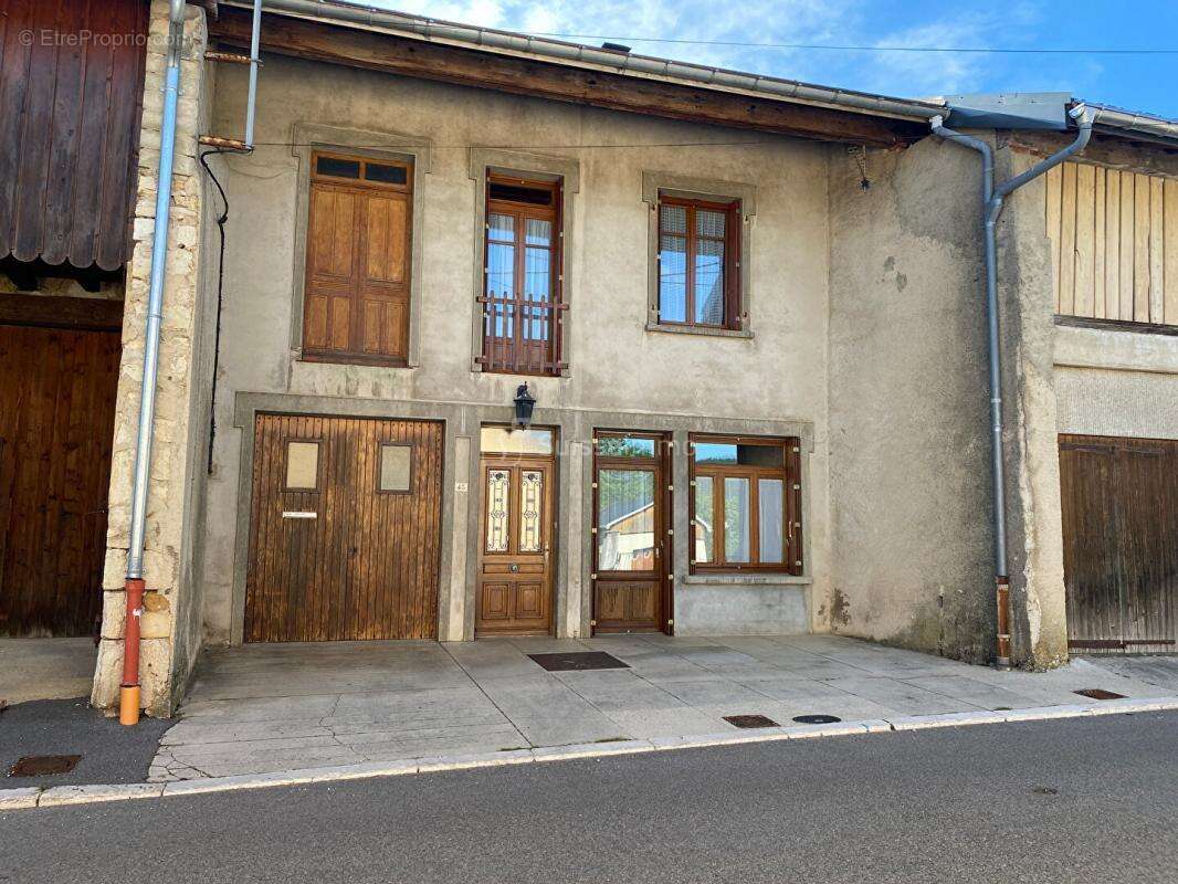 Maison à CORCELLES