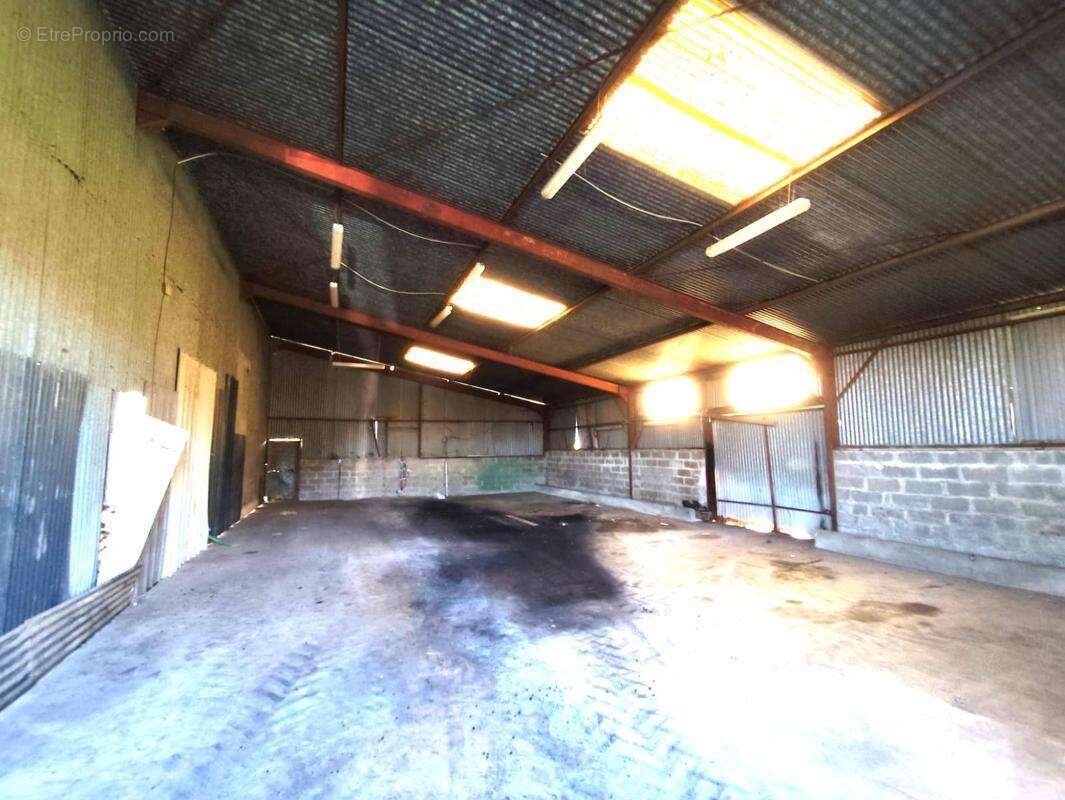 Commerce à SAINT-DENIS-D'AUTHOU