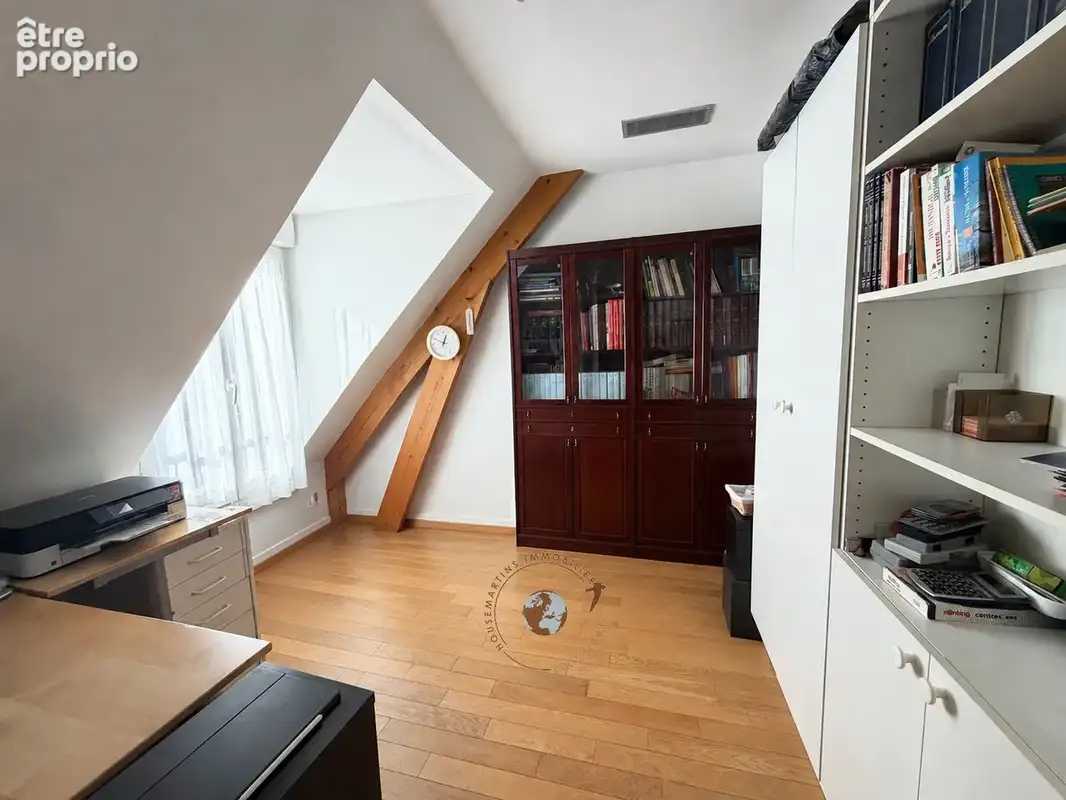 Très belle maison nichée dans la verdure, tout proche du centre. - photo 12