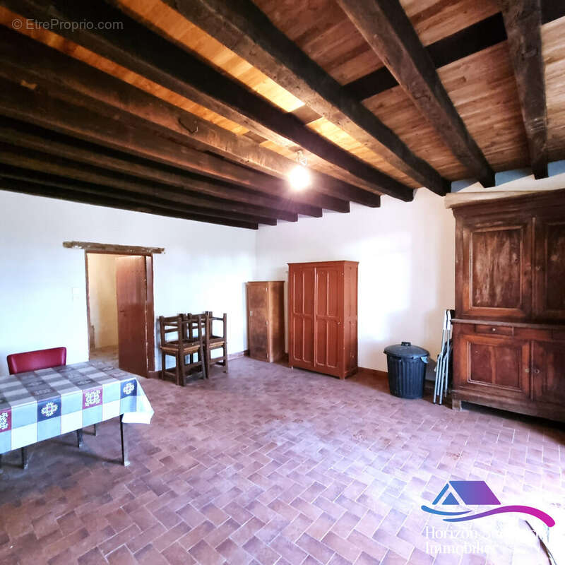 pièce principale - Maison à VIJON