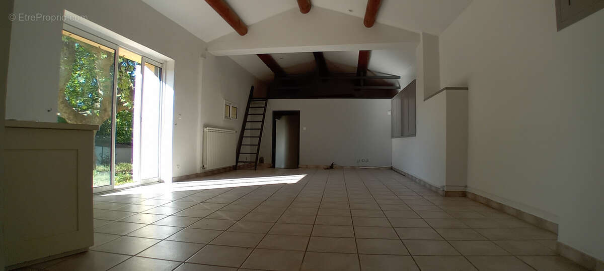 Maison à L'ISLE-SUR-LA-SORGUE