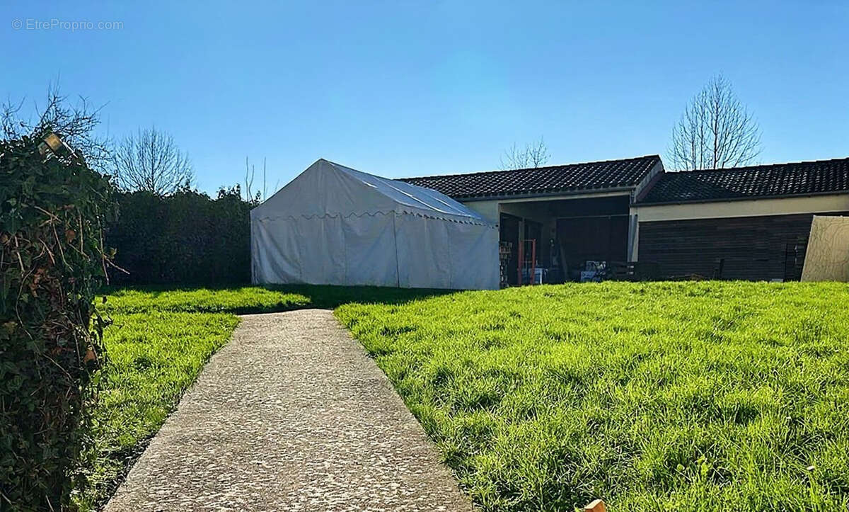 Maison à LES HERBIERS