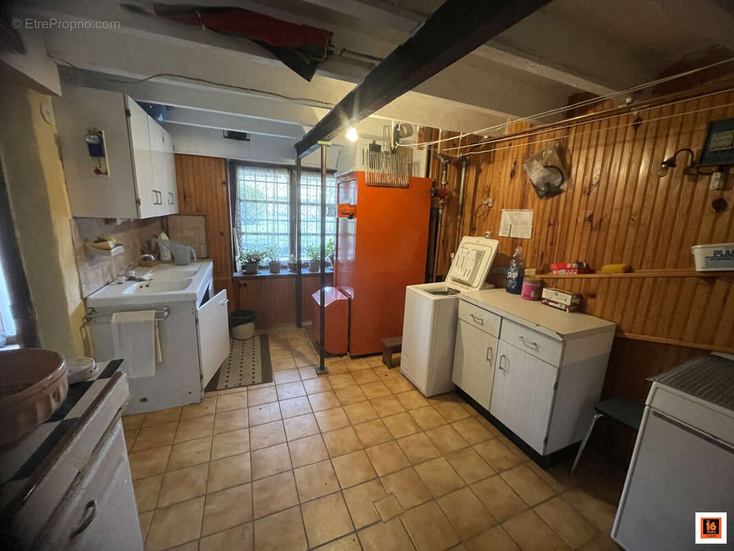 Maison à LA MONNERIE-LE-MONTEL