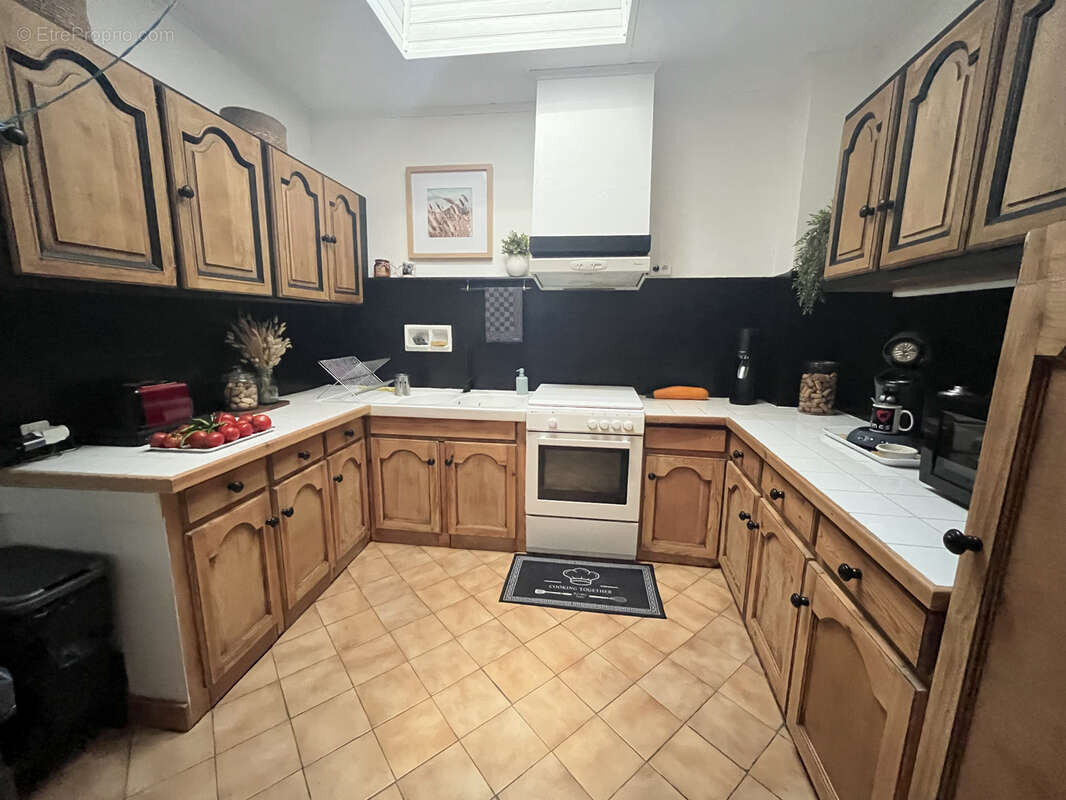 LA REOLE - Maison de ville avec logement indépendant, 2 garages - photo 4